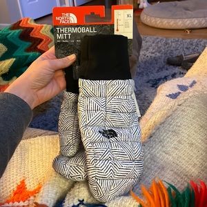 Men’s North Face Thermoball Mittens, XL